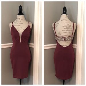 NEW JOVANI SZ 4 BURGUNDY CRYSTAL EMBELLISHED COCKTAIL DRESS
